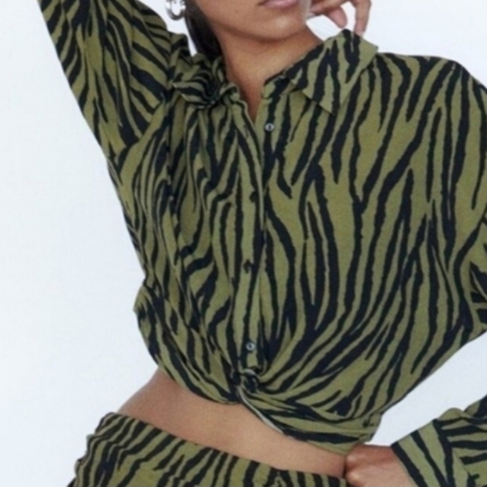 Zara Black and Green Long Sleeve Crop Shirt